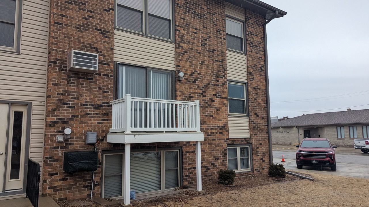 506 Commercial St - Photo 2 of 8