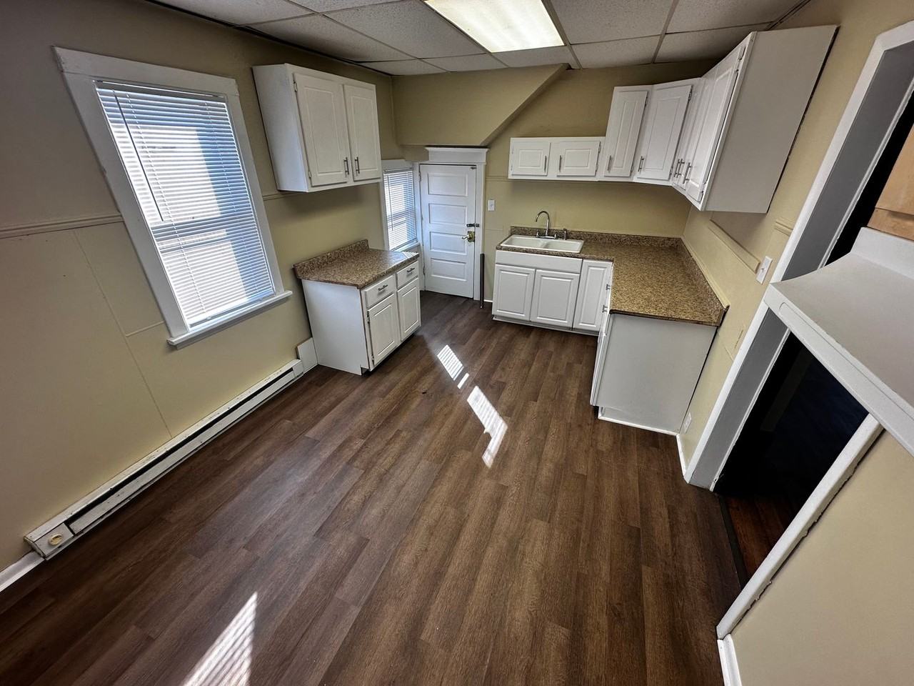 247 Sumner St - Photo 3 of 8