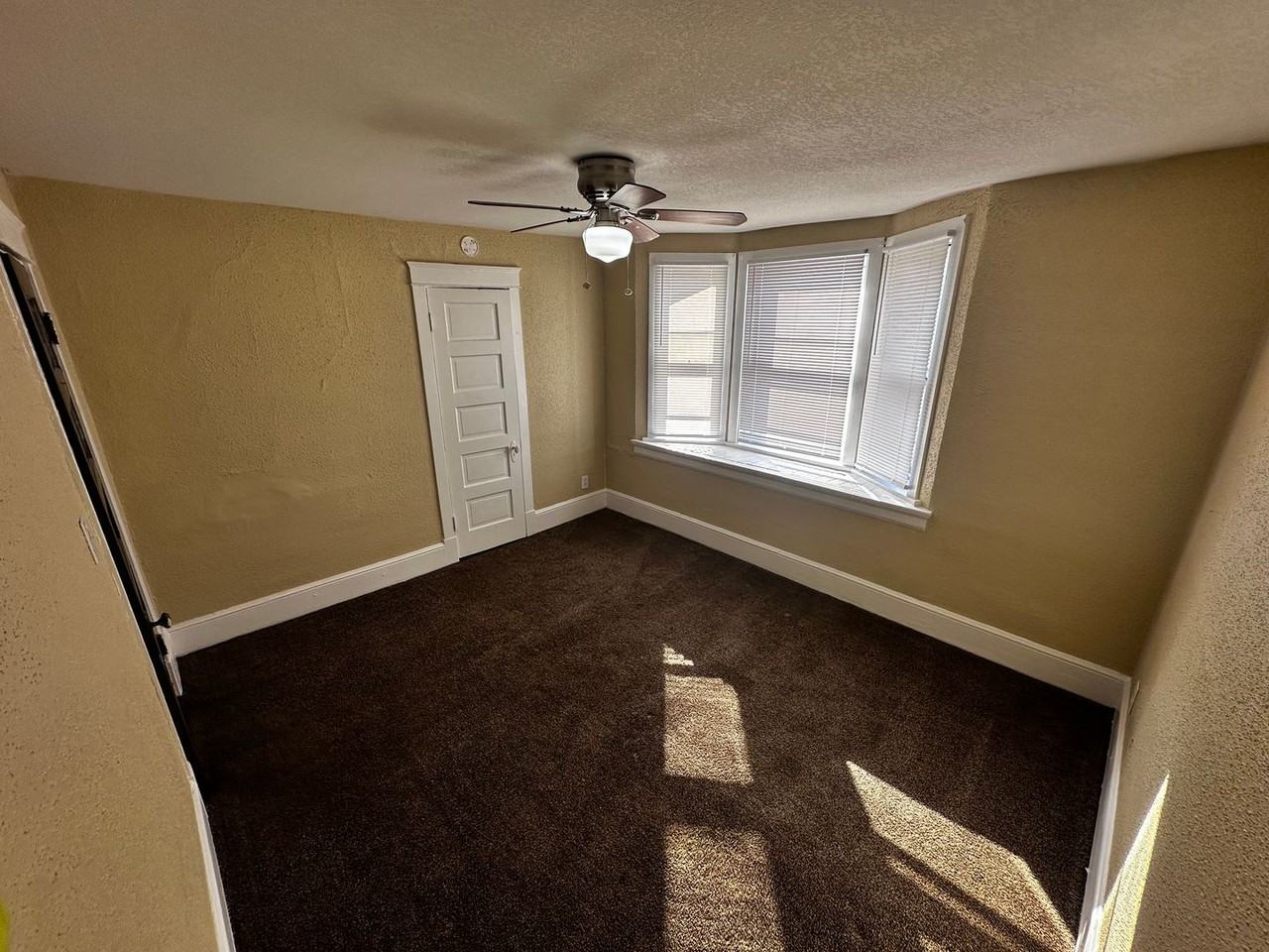 247 Sumner St - Photo 7 of 8
