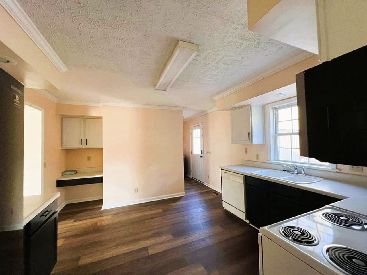 108 Glenn Forest Dr - Photo 2 of 17