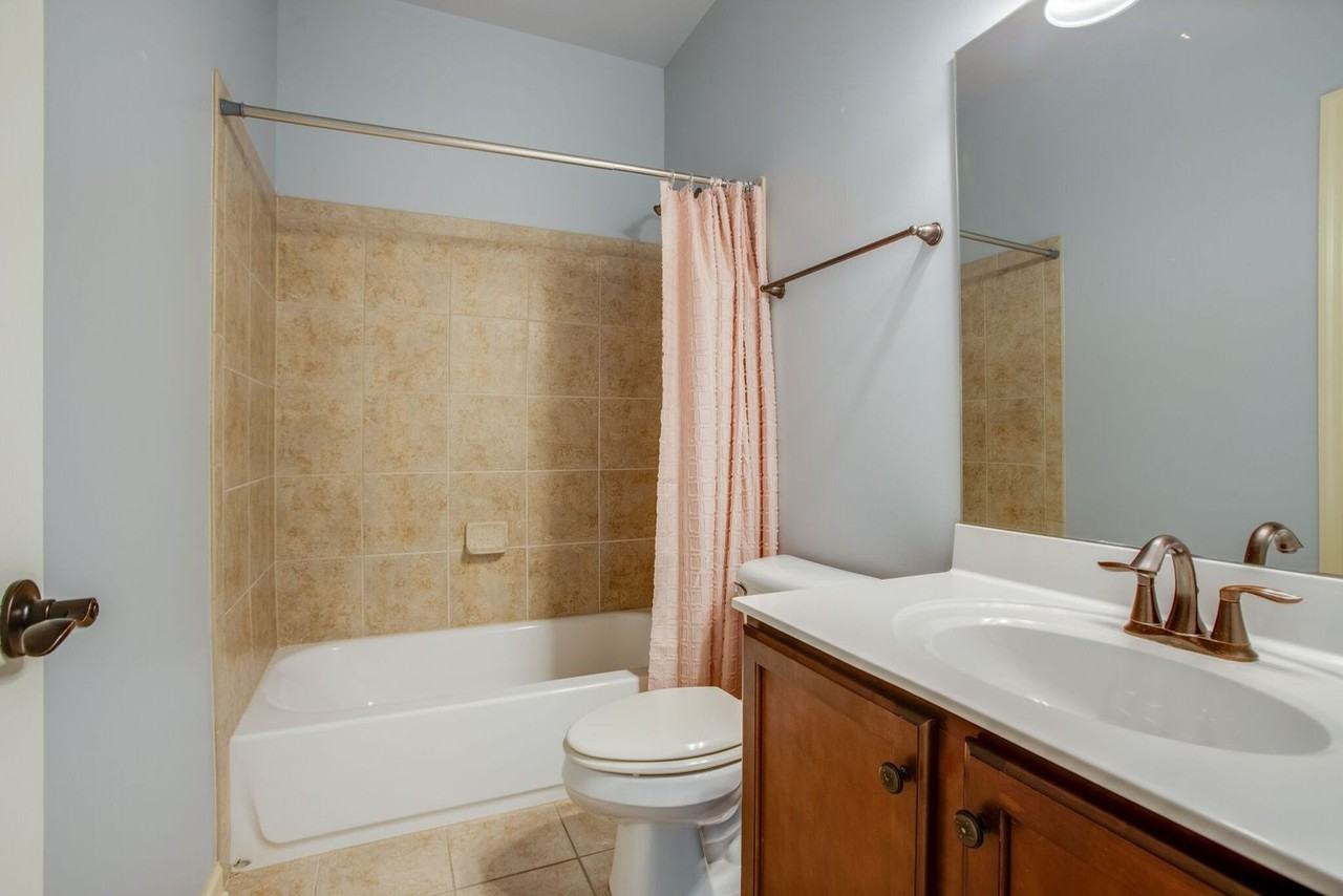 417 Gambrel St - Photo 5 of 50
