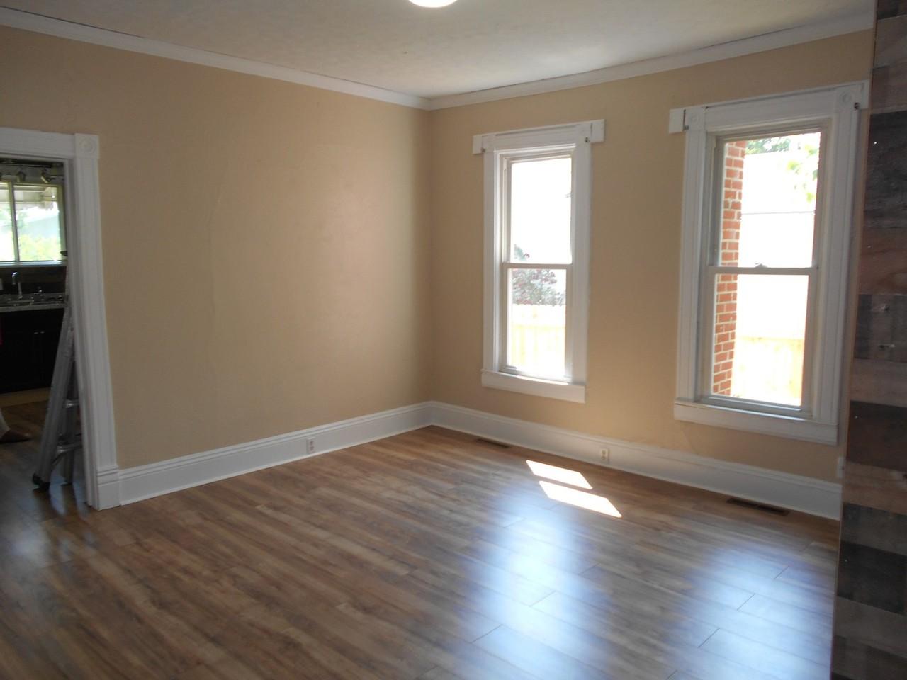 1010 24th St - Photo 2 of 12