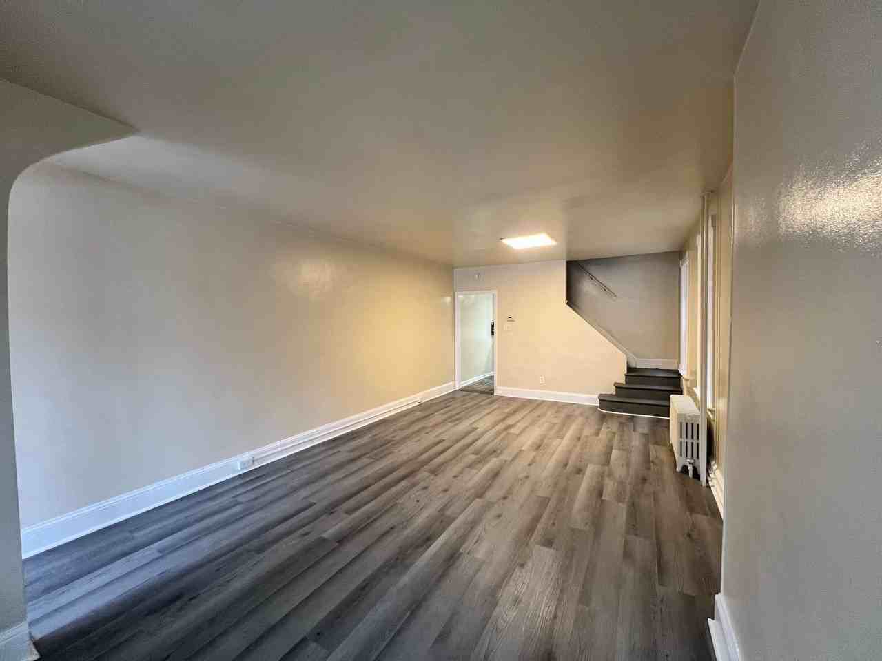 21 Nassau St - Photo 2 of 13