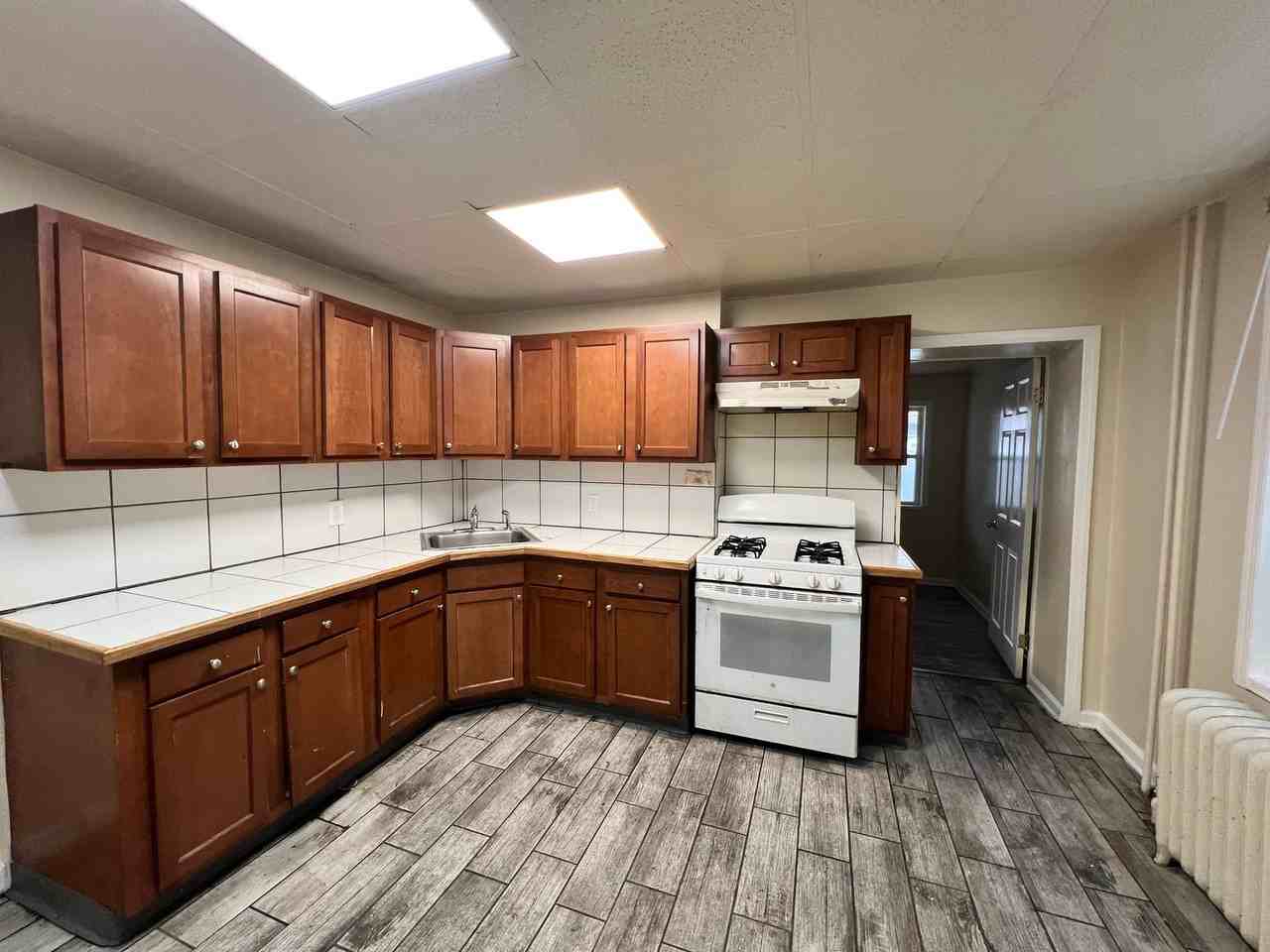 21 Nassau St - Photo 3 of 13