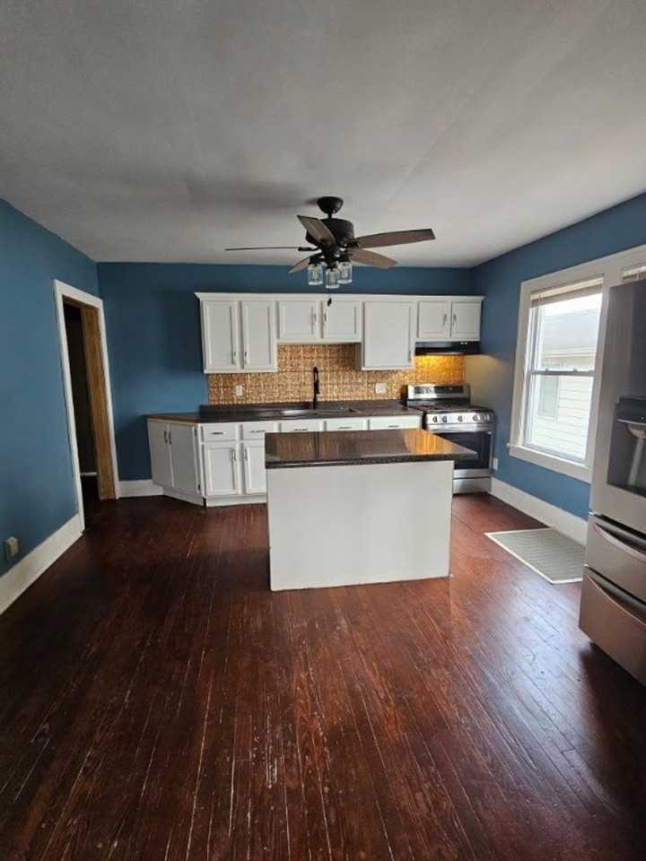 1060 E Market St - Photo 2 of 11