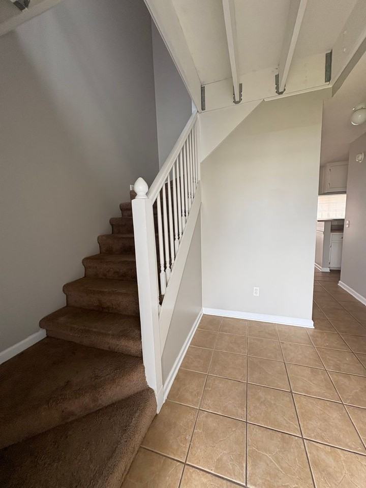165 N Springview Dr - Photo 3 of 28