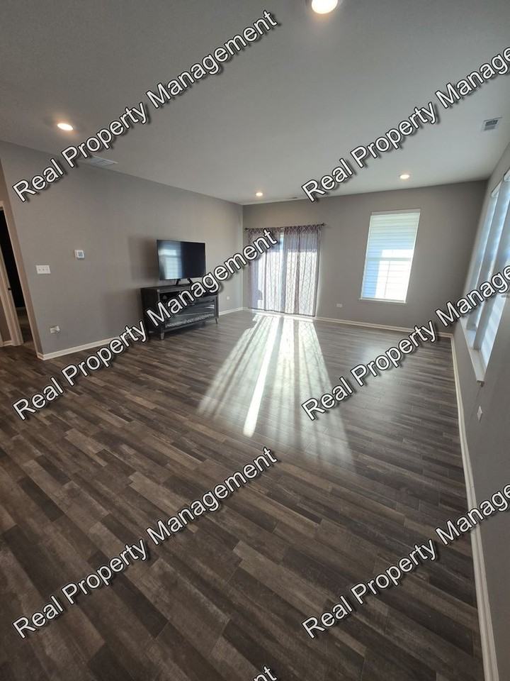 14124 Heritage Way - Photo 2 of 14