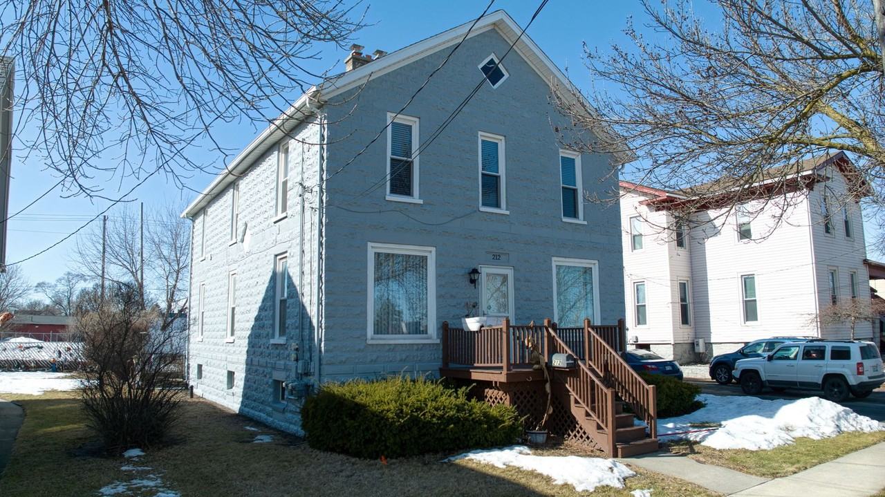 212 S Walnut St - Photo 2 of 30