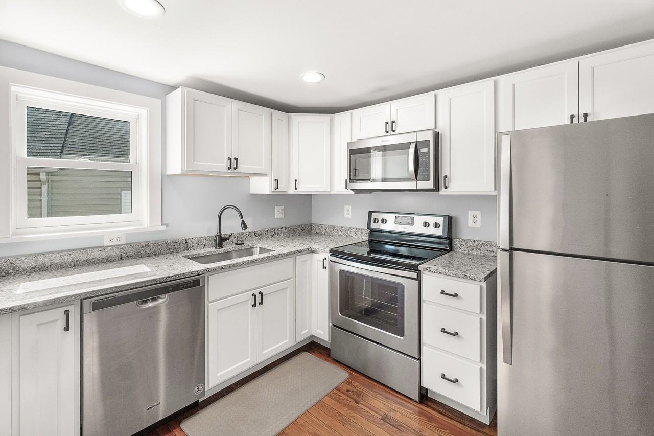 200 W 5th St #C - Photo 4 of 25