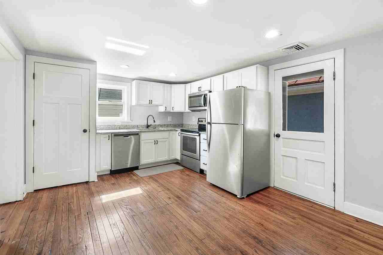 200 W 5th St #C - Photo 5 of 25