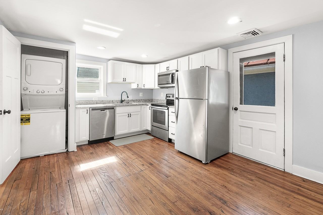 200 W 5th St #C - Photo 6 of 25