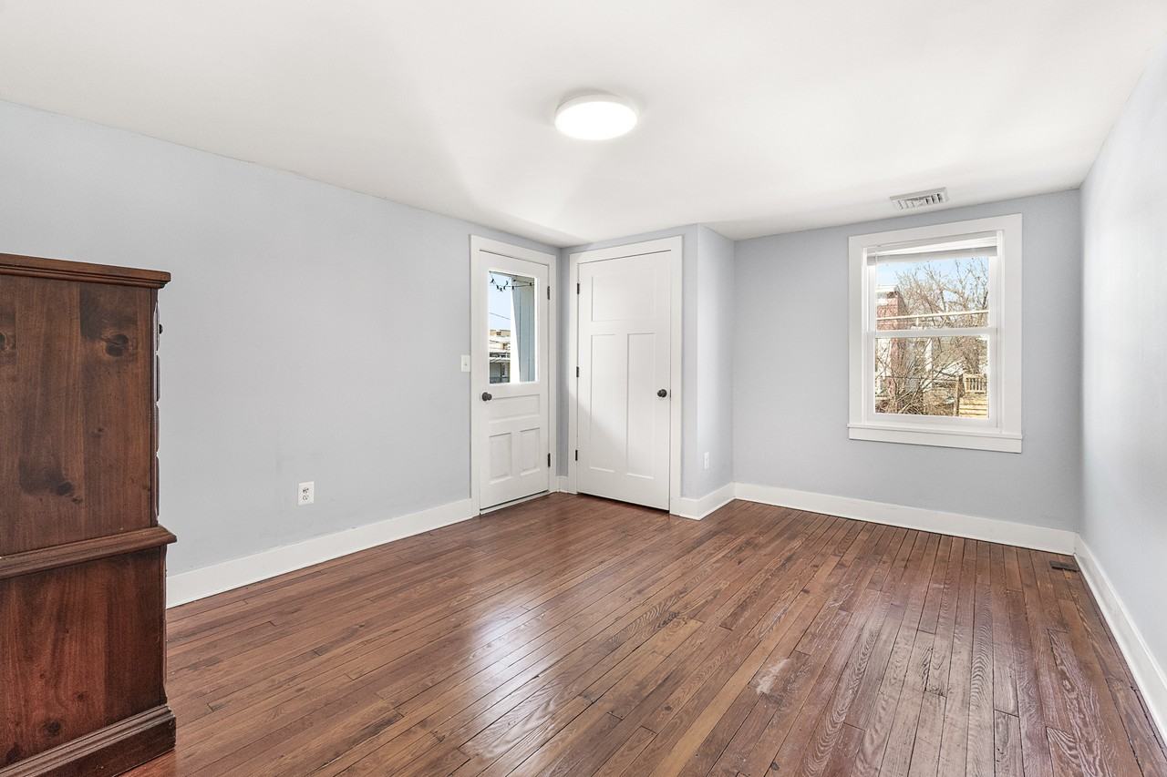 200 W 5th St #C - Photo 7 of 25