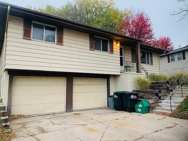 5611 S 113th St #NA - Photo 2 of 2