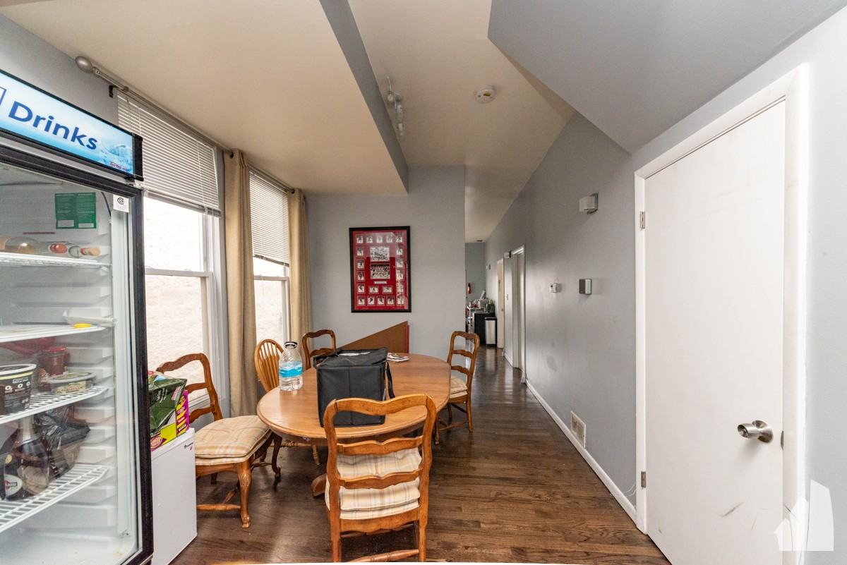 1057 W Cornelia Ave #2 - Photo 2 of 10