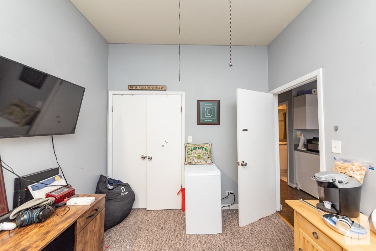 1057 W Cornelia Ave #2 - Photo 3 of 10