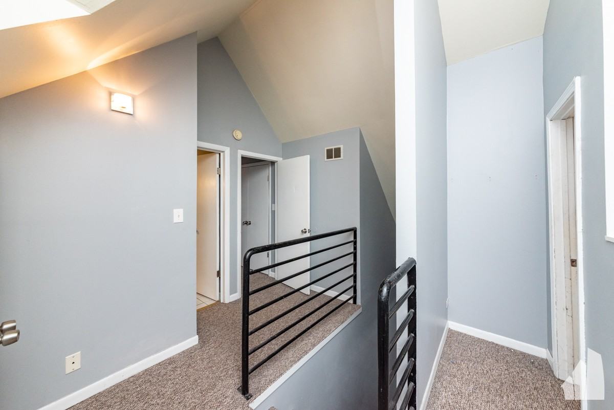 1057 W Cornelia Ave #2 - Photo 4 of 10