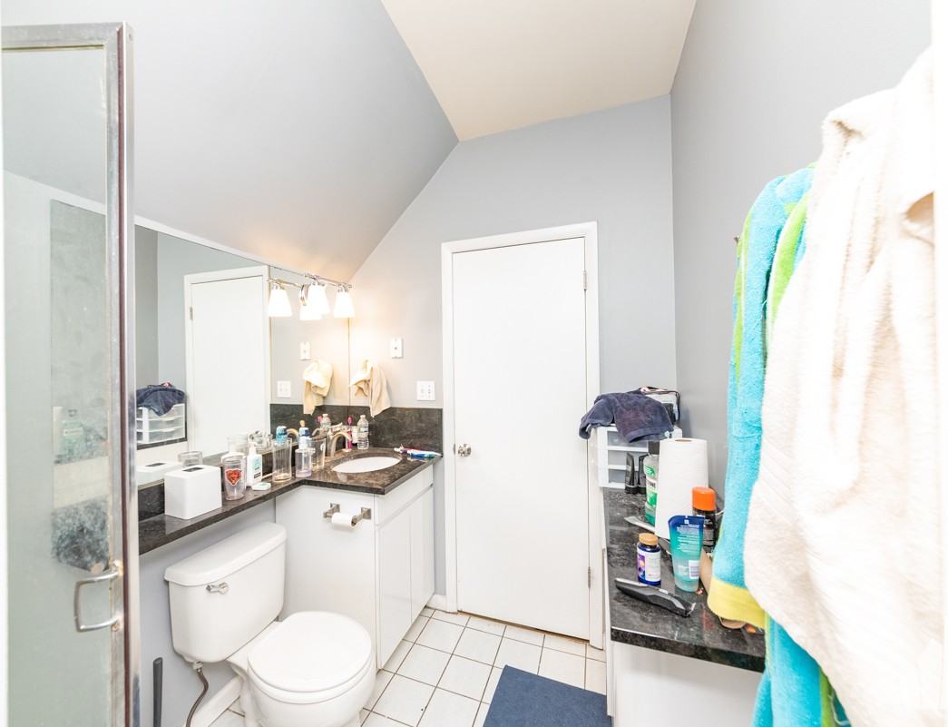 1057 W Cornelia Ave #2 - Photo 7 of 10