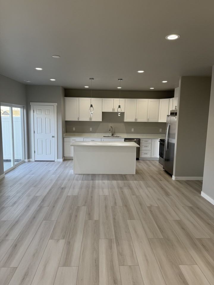 7622 Mcdougal Ave Ne #1 - Photo 4 of 15