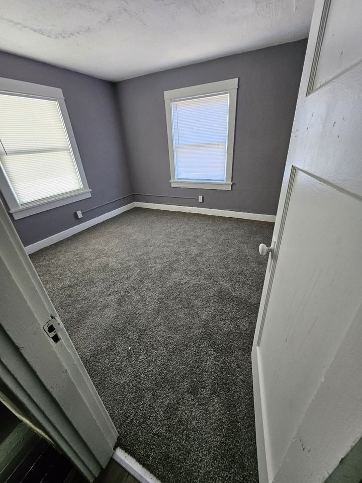614 Hulbert St #614 - Photo 3 of 5