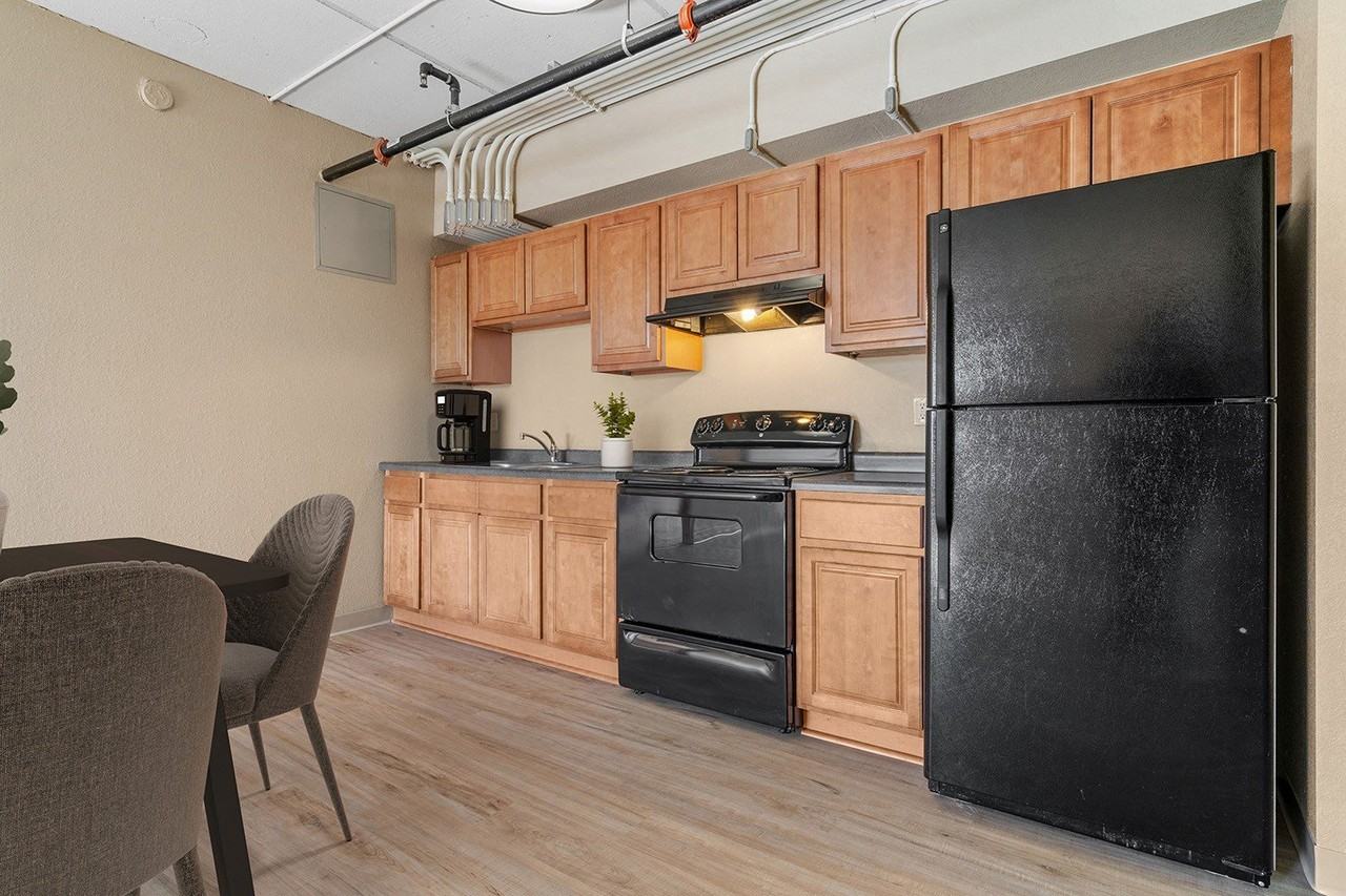 E Street Flats - Student Housing - Photo 2 of 21