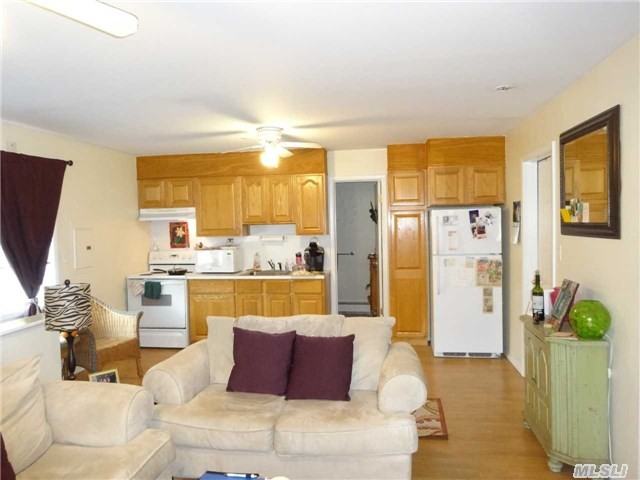 521 Jerusalem Ave - Photo 3 of 6