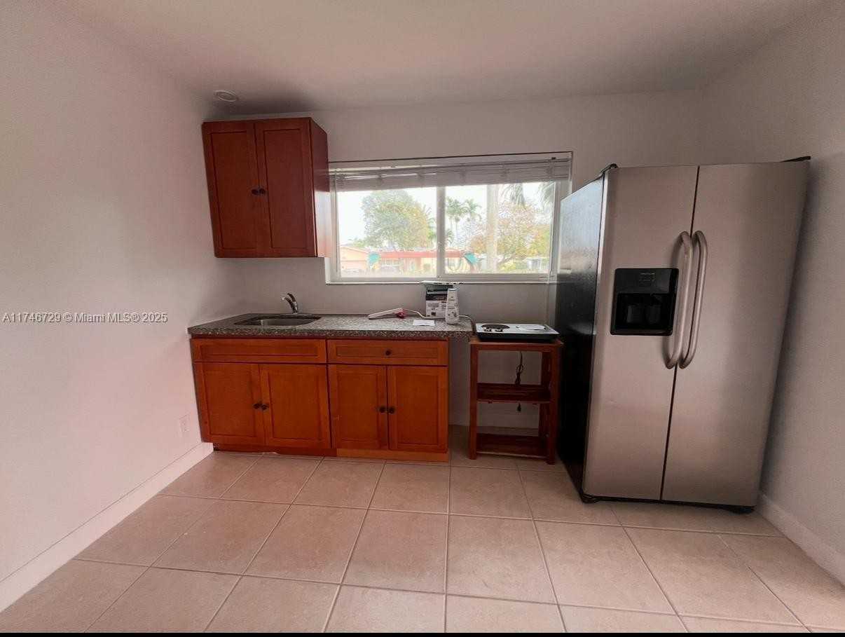 6202 Nw 15th Ct #2 - Photo 3 of 8