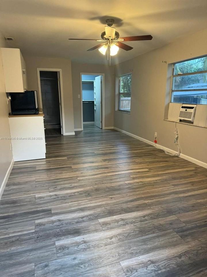 2710 Nw 13th St #1 - Photo 2 of 7