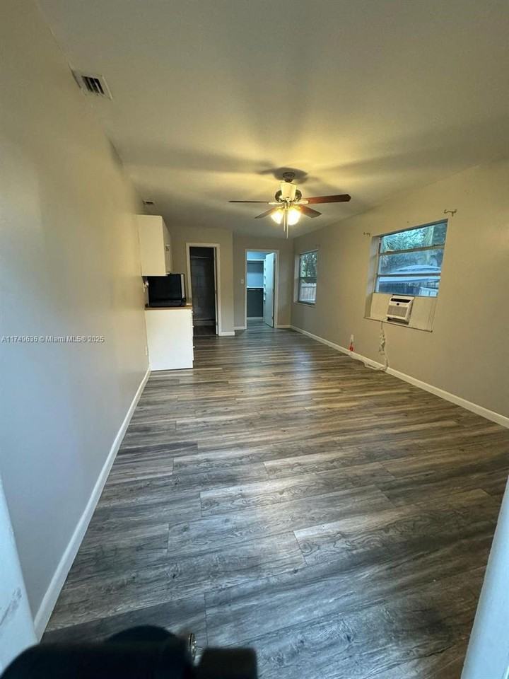 2710 Nw 13th St #1 - Photo 3 of 7