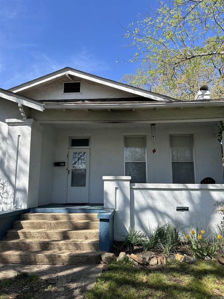 1016 W Grand Ave - Photo 2 of 13