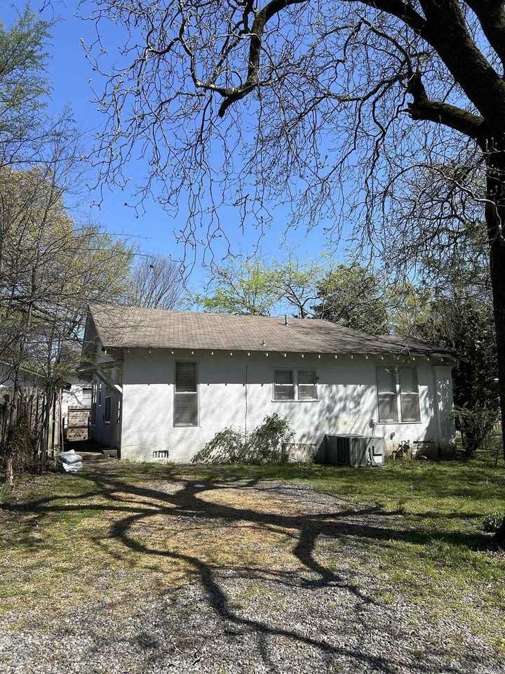 1016 W Grand Ave - Photo 3 of 13