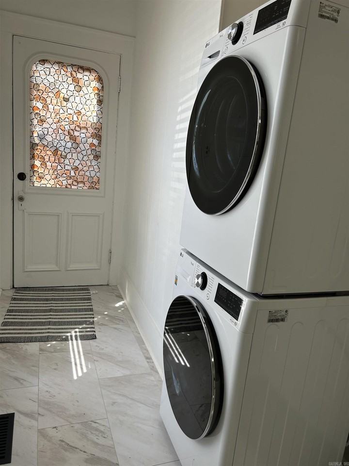 1016 W Grand Ave - Photo 6 of 13