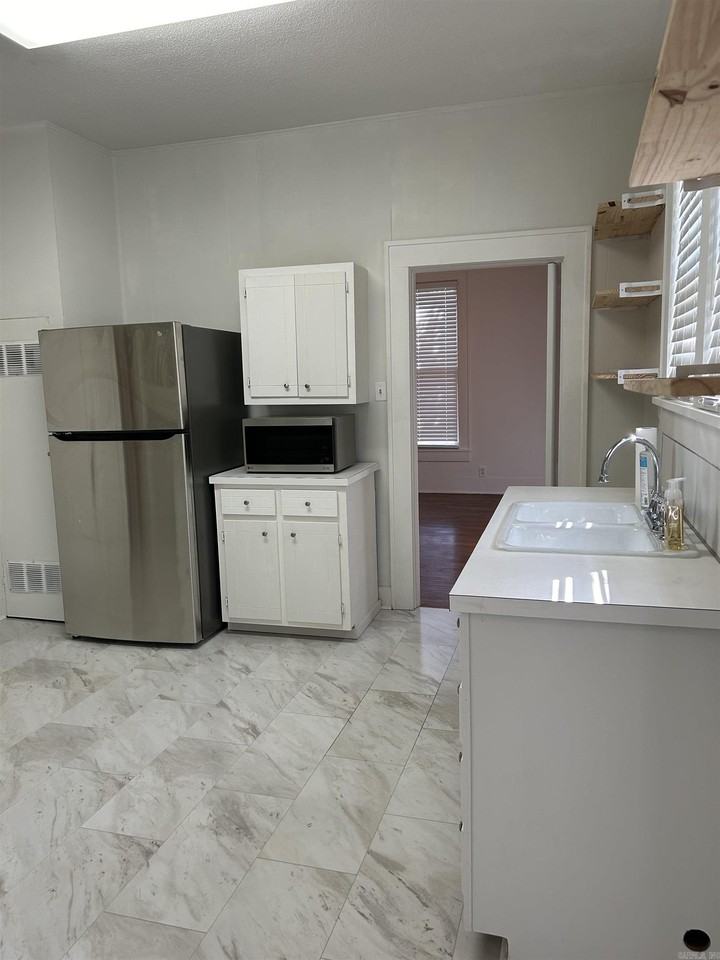 1016 W Grand Ave - Photo 7 of 13