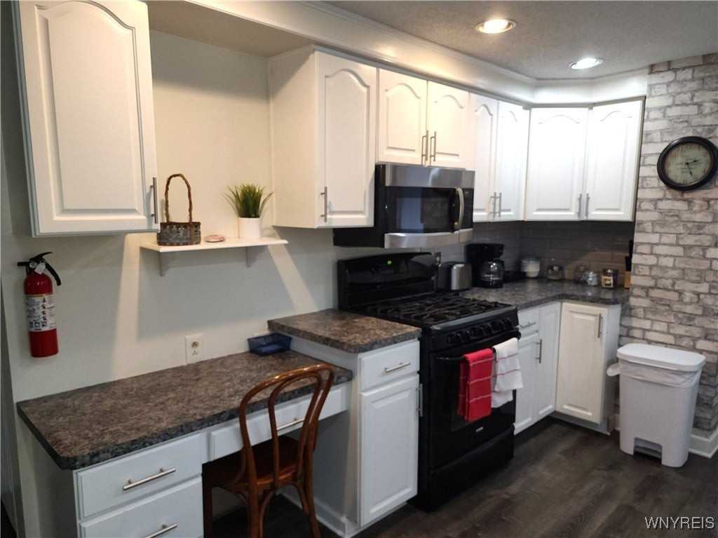 485 Harlem Rd - Photo 6 of 26