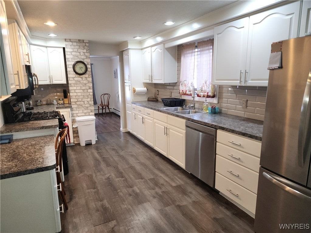 485 Harlem Rd - Photo 7 of 26