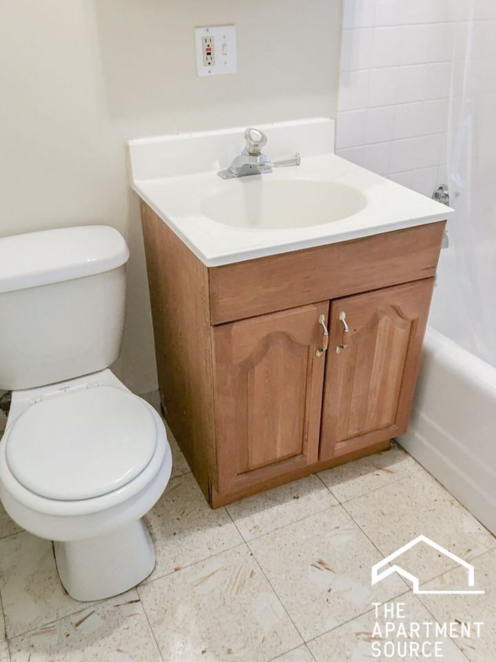 2882 N Clark St #2 - Photo 4 of 6