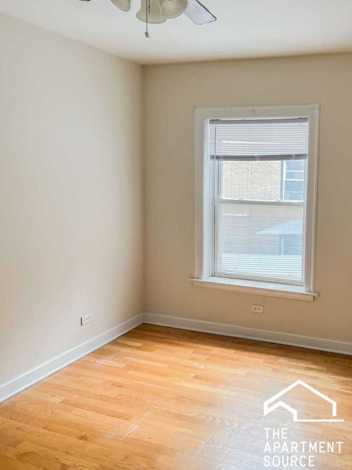 3922 N Pine Grove Ave #1 - Photo 3 of 15