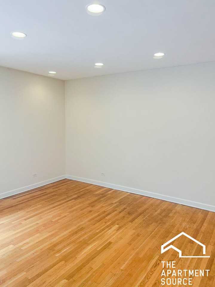 3922 N Pine Grove Ave #1 - Photo 4 of 15