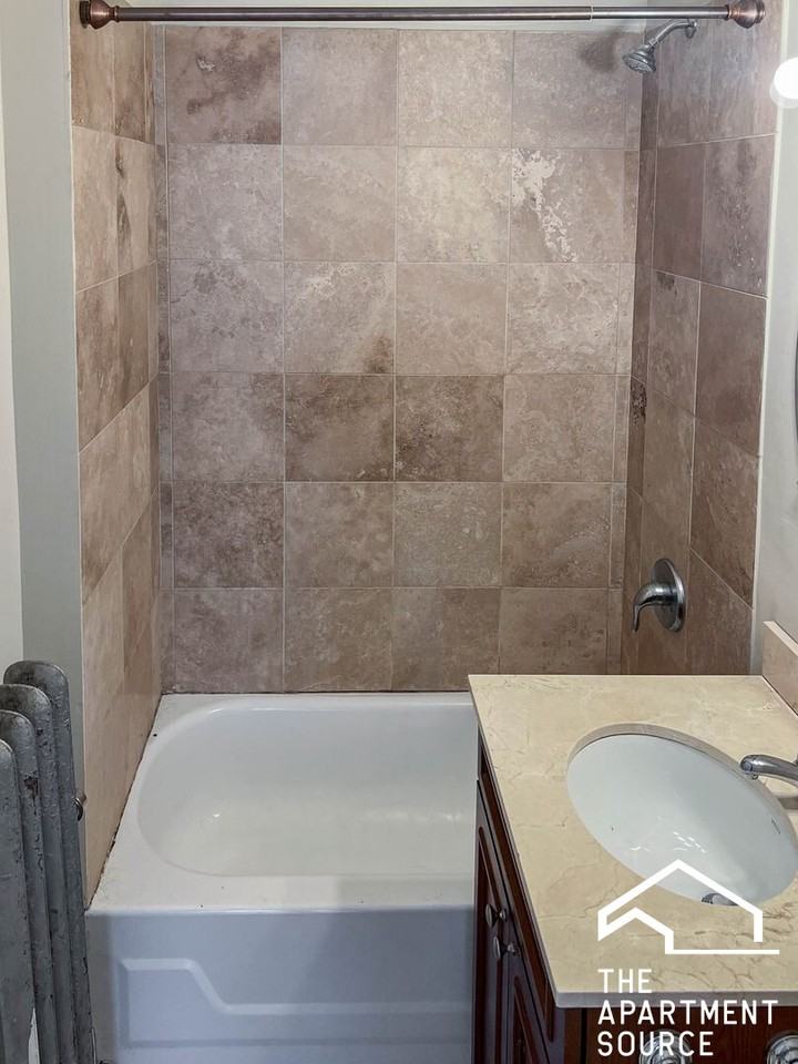 3922 N Pine Grove Ave #1 - Photo 6 of 15