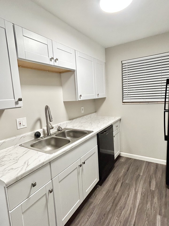 GRACE LANDINGS APARTMENTS - Photo 2 of 32