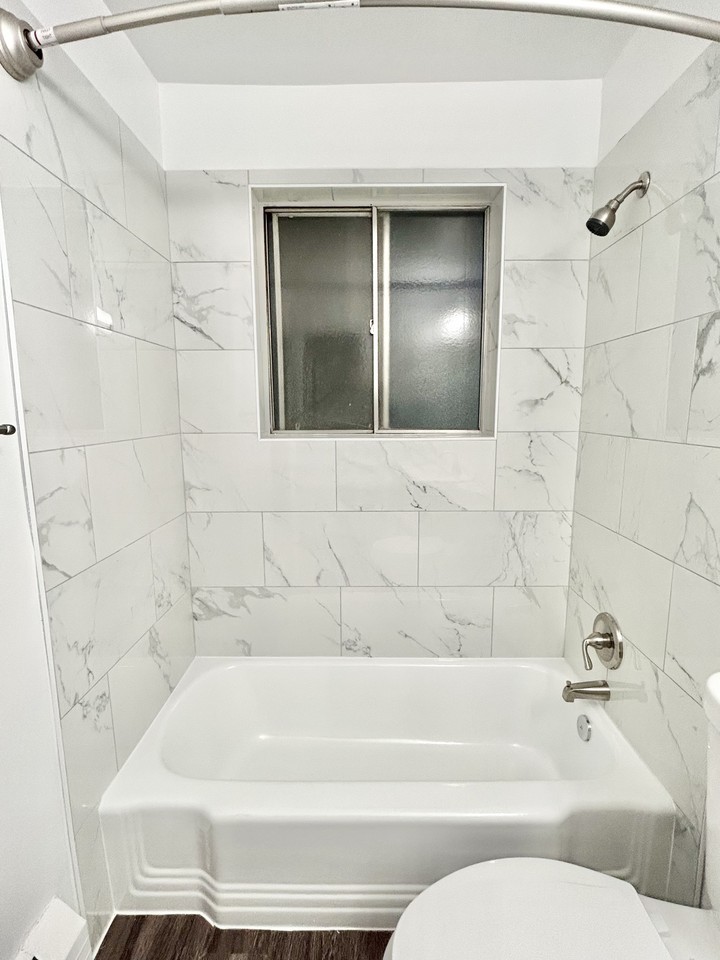 GRACE LANDINGS APARTMENTS - Photo 3 of 32