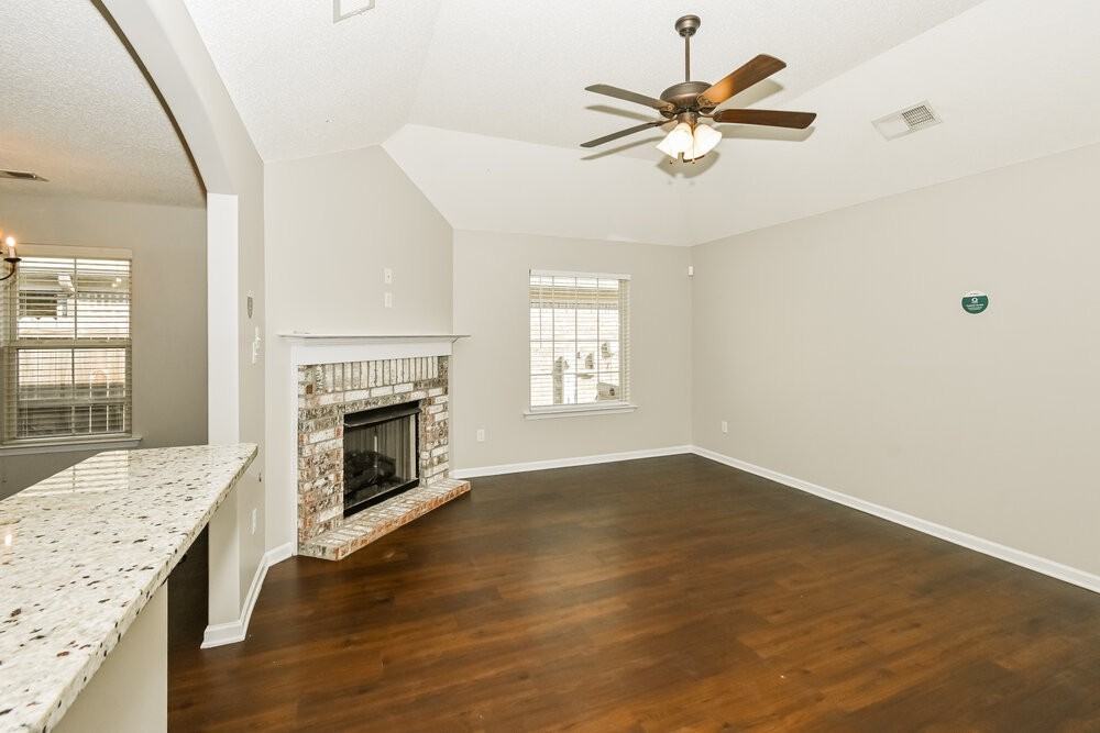 9446 Eckley Pl - Photo 4 of 16