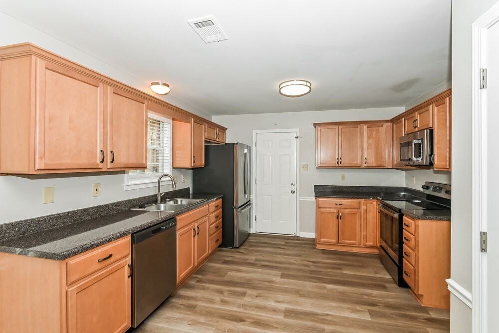 2236 Oak Hollow Ln - Photo 7 of 17