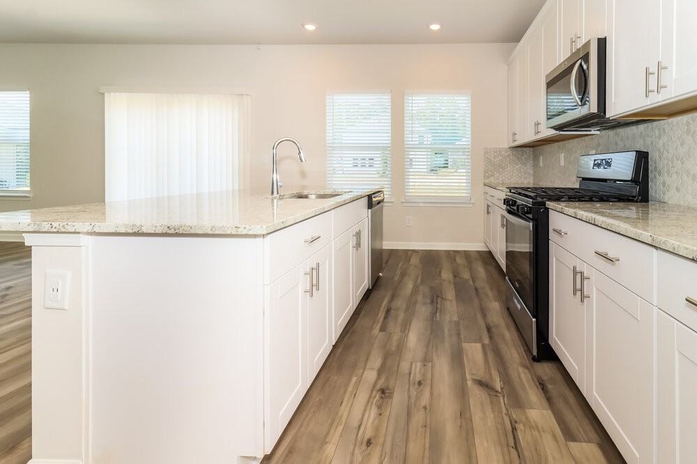 512 Magnolia Dr - Photo 5 of 17