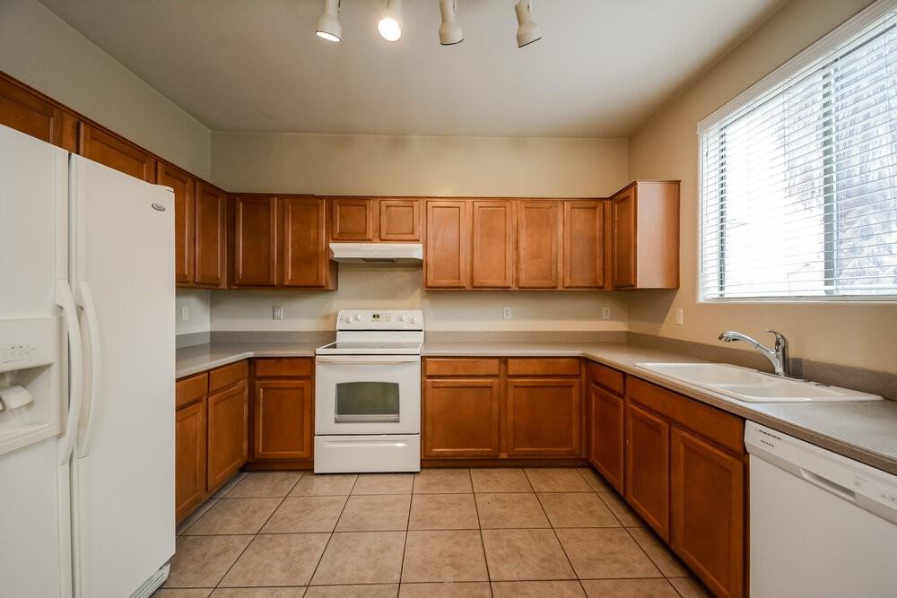 8868 N Twin Peaks Brook Rd - Photo 6 of 17