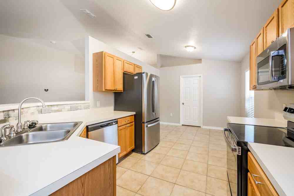 2420 Tealwood Cir - Photo 6 of 16