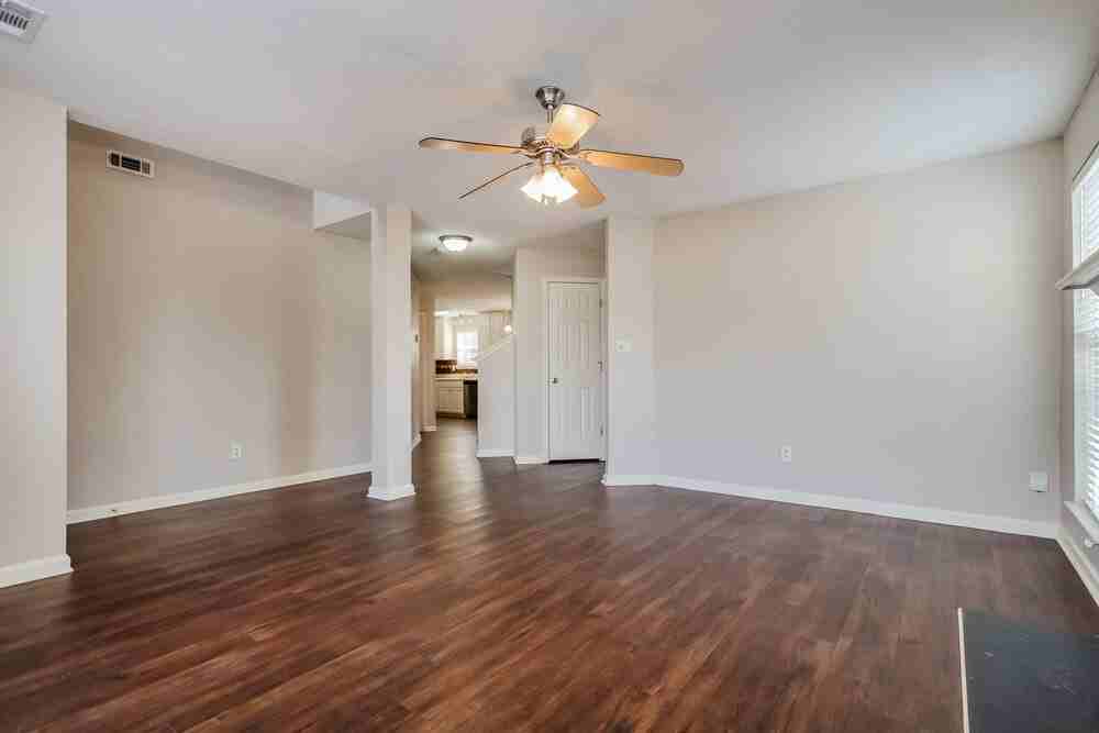 504 Wyntuck Dr - Photo 5 of 17