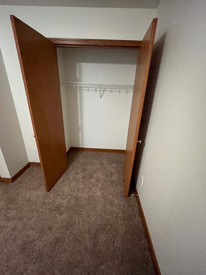 9470 Arrowhead Ridge Ln - Photo 4 of 24