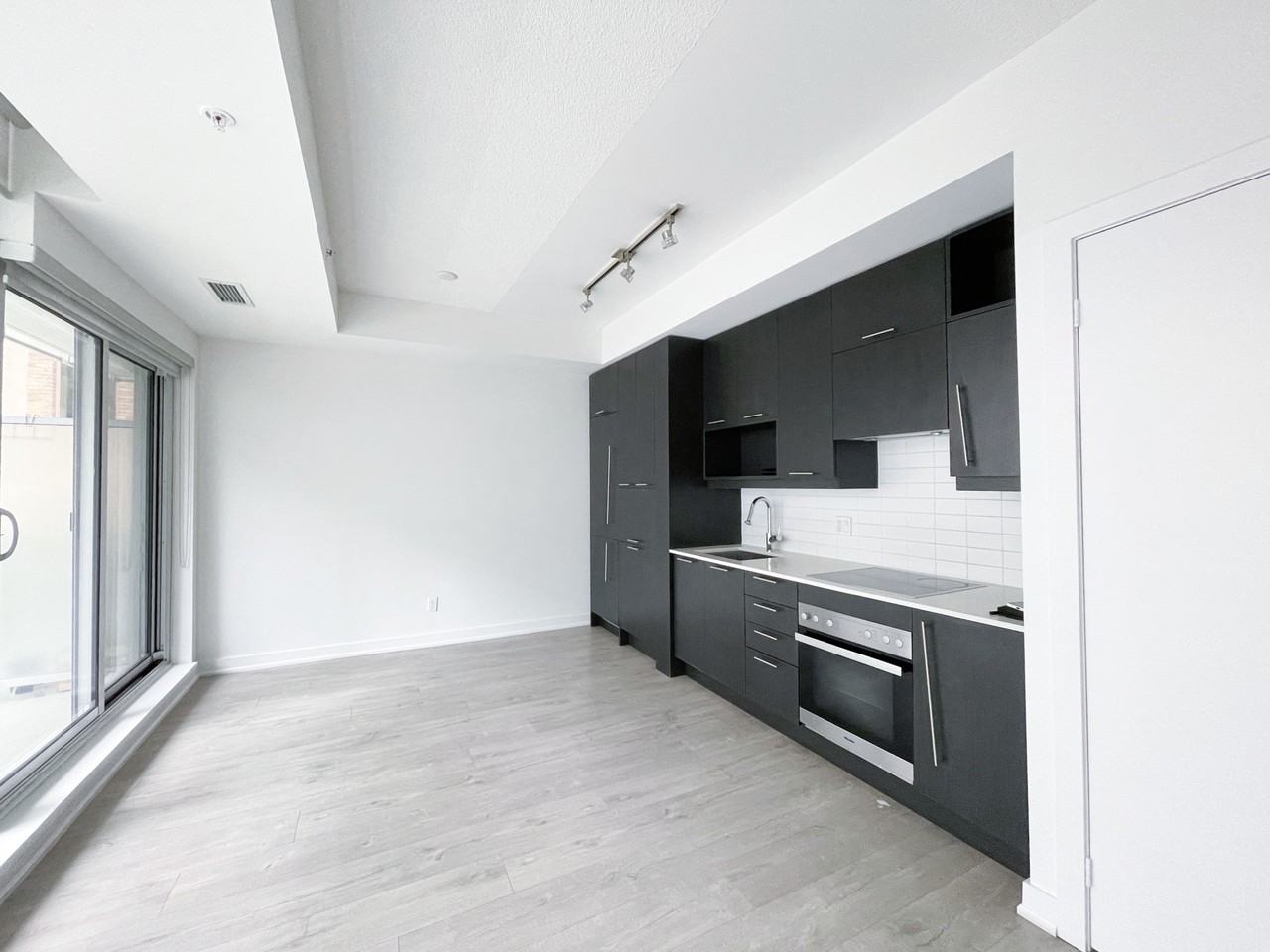 199 Richmond St W - Photo 2 of 42