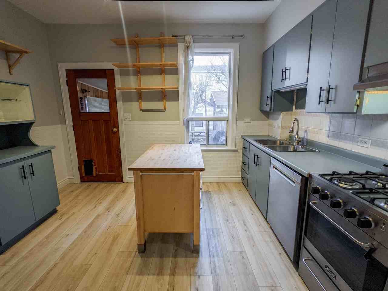 15 Britannia Ave - Photo 3 of 50