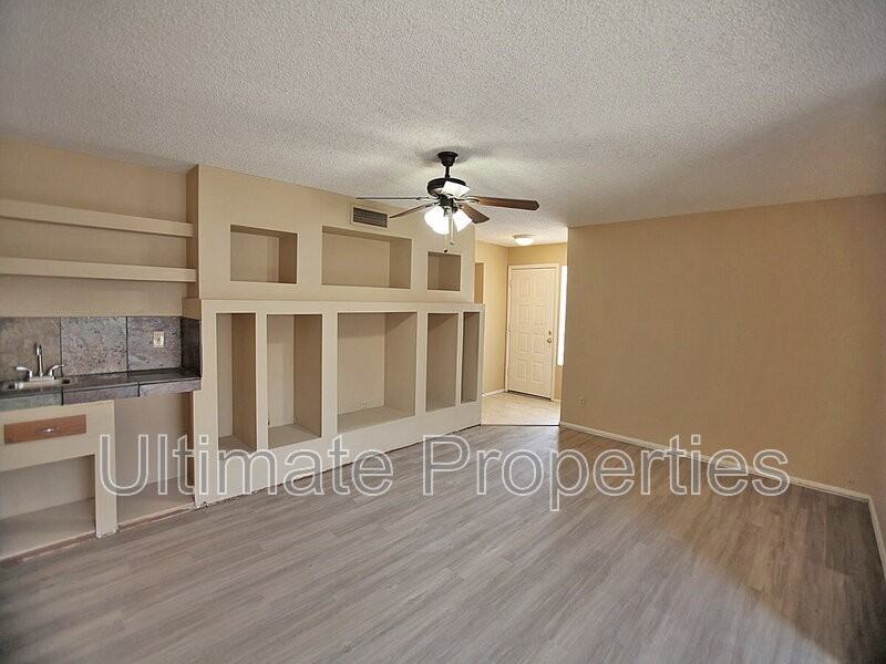 6605 W Mescal St - Photo 5 of 17
